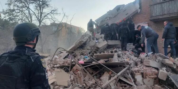 росія масовано атакувала ракетами Прилуки: є влучання у багатоповерхівку, відомо про жертви