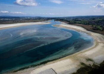 Одне з наймальовничіших озер Європи втратило майже 570 млрд літрів води через посуху