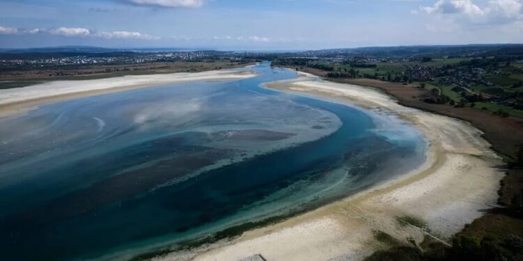Одне з наймальовничіших озер Європи втратило майже 570 млрд літрів води через посуху